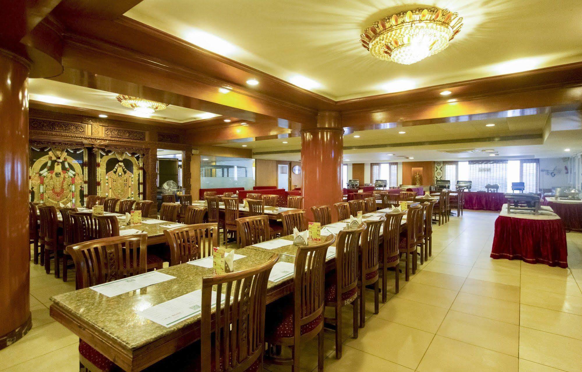 T纳加尔布洛瑟姆公寓酒店 钦奈 外观 照片